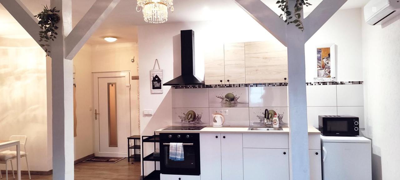 Apartman - Cafe Princ Pod Hradem Wifi, Klima Sternberk Ngoại thất bức ảnh